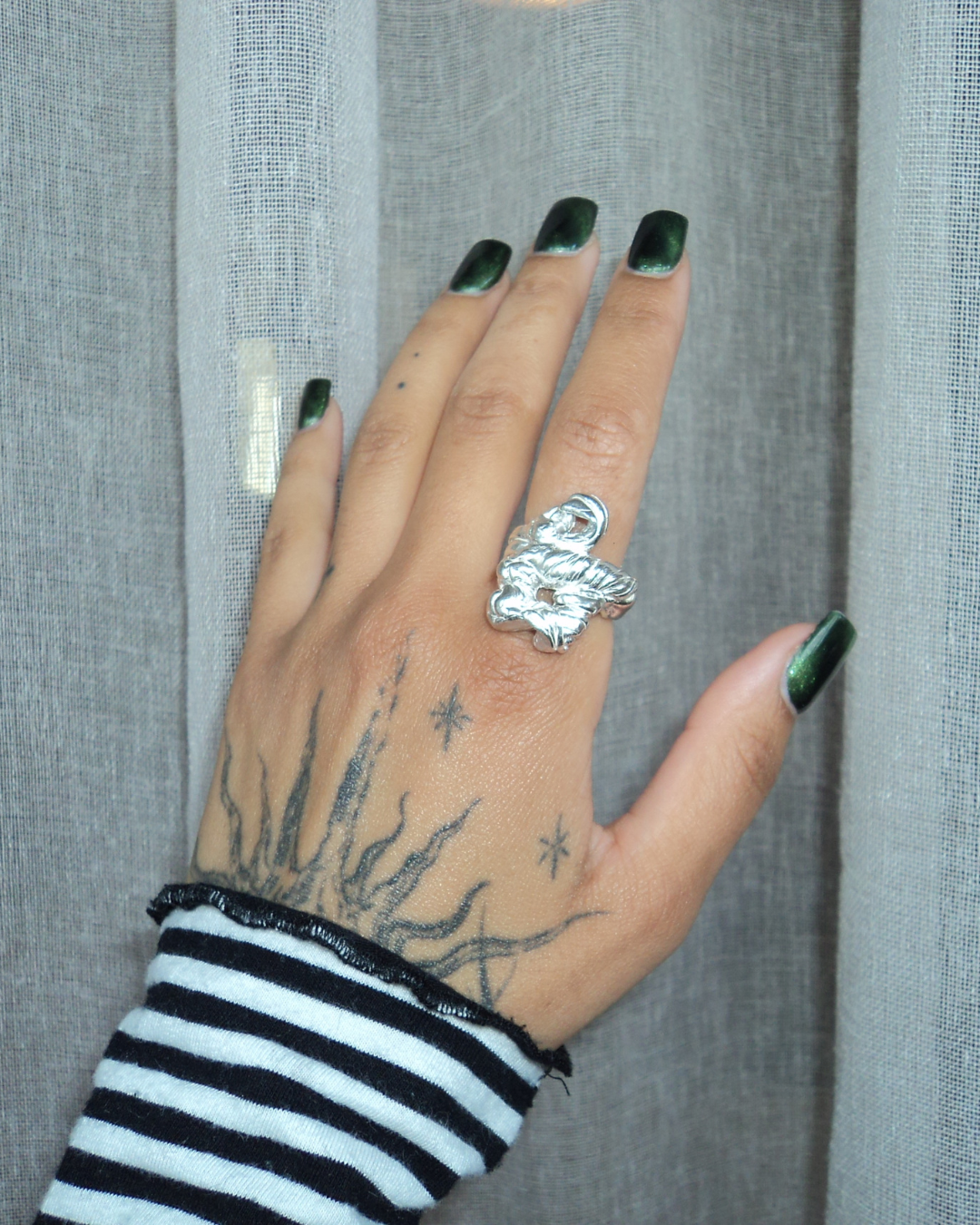 Massive Knot Ring